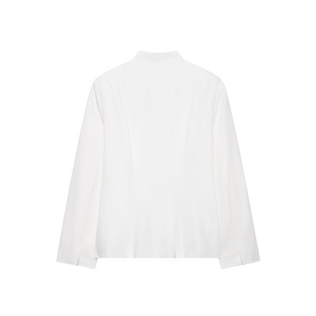 Chaqueta blanca entallada de cuello alto con botones