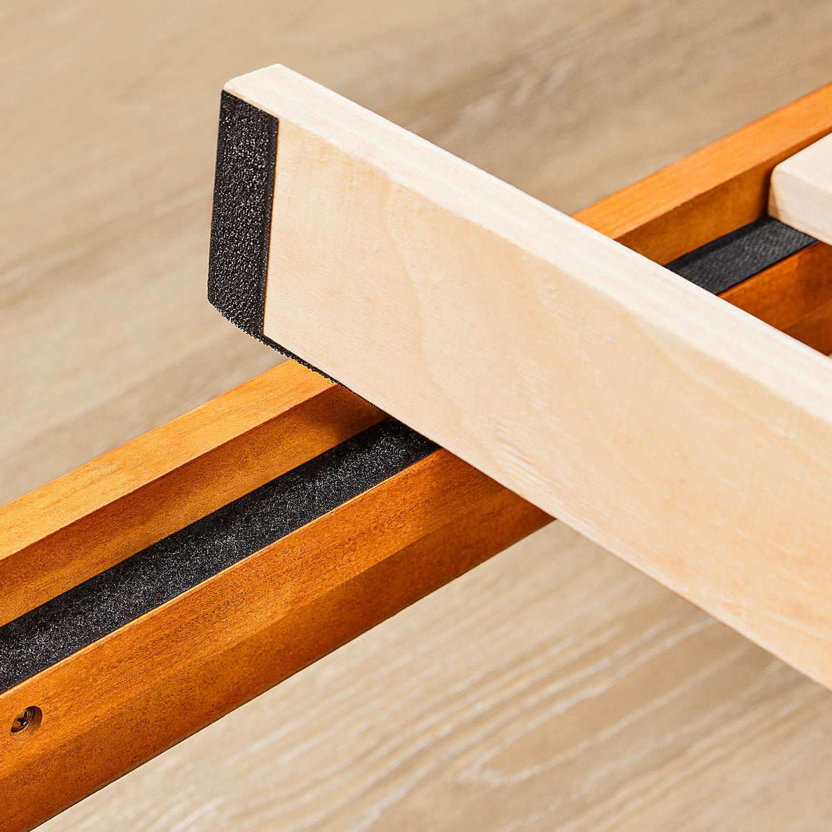 Base de cama de madera con láminas y sin cabecero — Twin