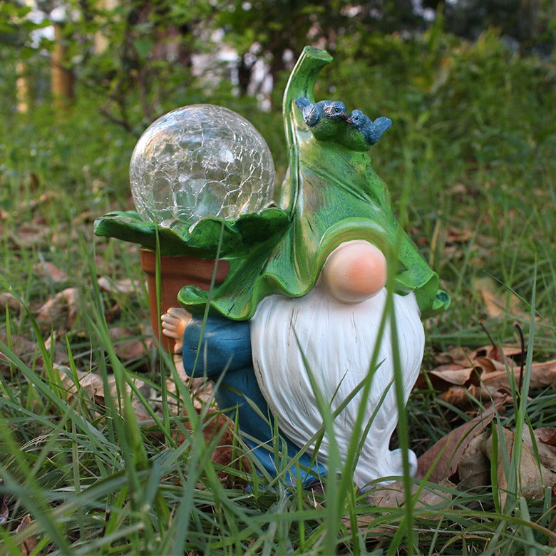 Figura de gnomo con luz solar para jardín