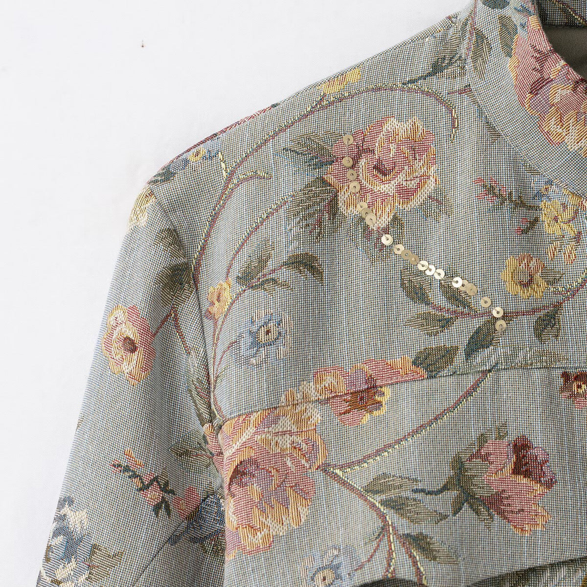 Chaqueta jacquard de cuello alto y botones