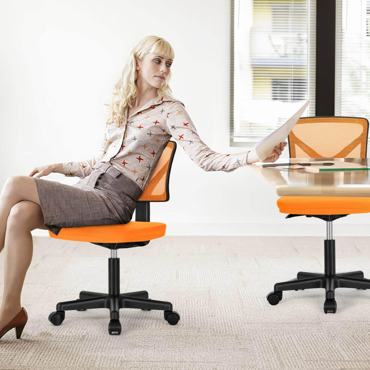 Silla de oficina de malla sin brazos — naranja