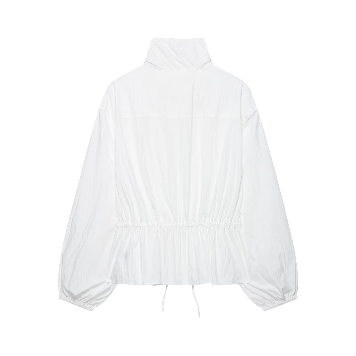 Chaqueta blanca de cuello alto y cintura fruncida