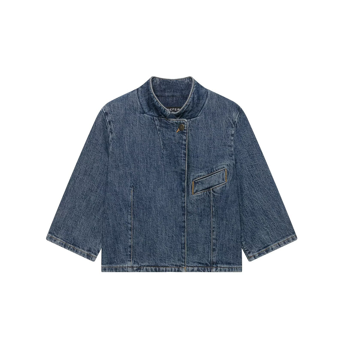 Chaqueta de mezclilla azul oscuro con botones