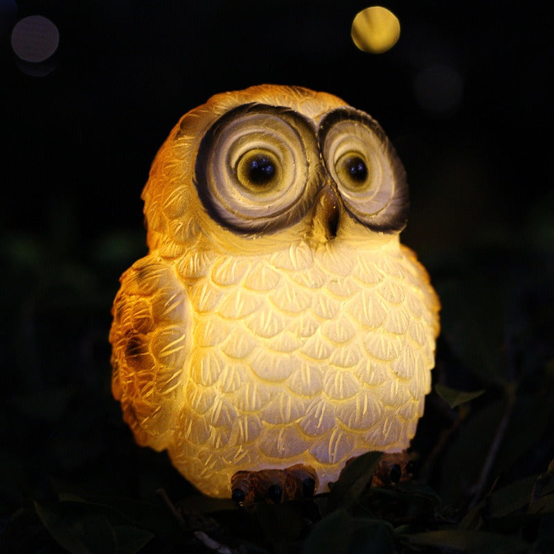 Figuras de búhos de resina con luz solar