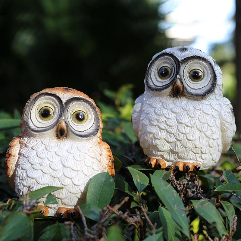 Figuras de búhos de resina con luz solar