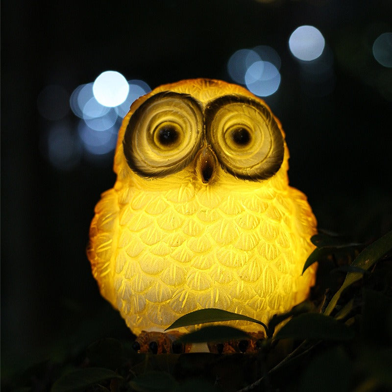 Figuras de búhos de resina con luz solar