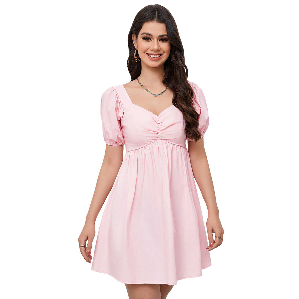 Vestido corto rosa de manga corta y escote en V