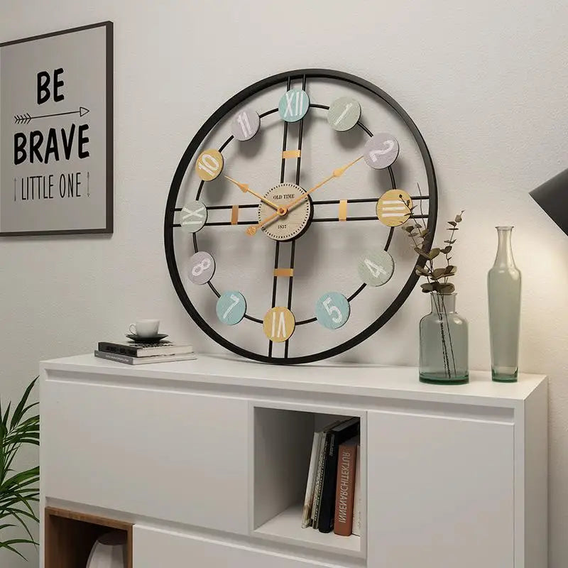 Reloj de pared metálico con números romanos de 40 cm