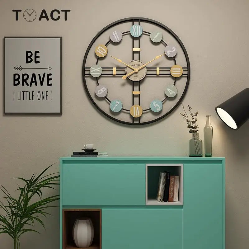 Reloj de pared metálico con números romanos de 40 cm