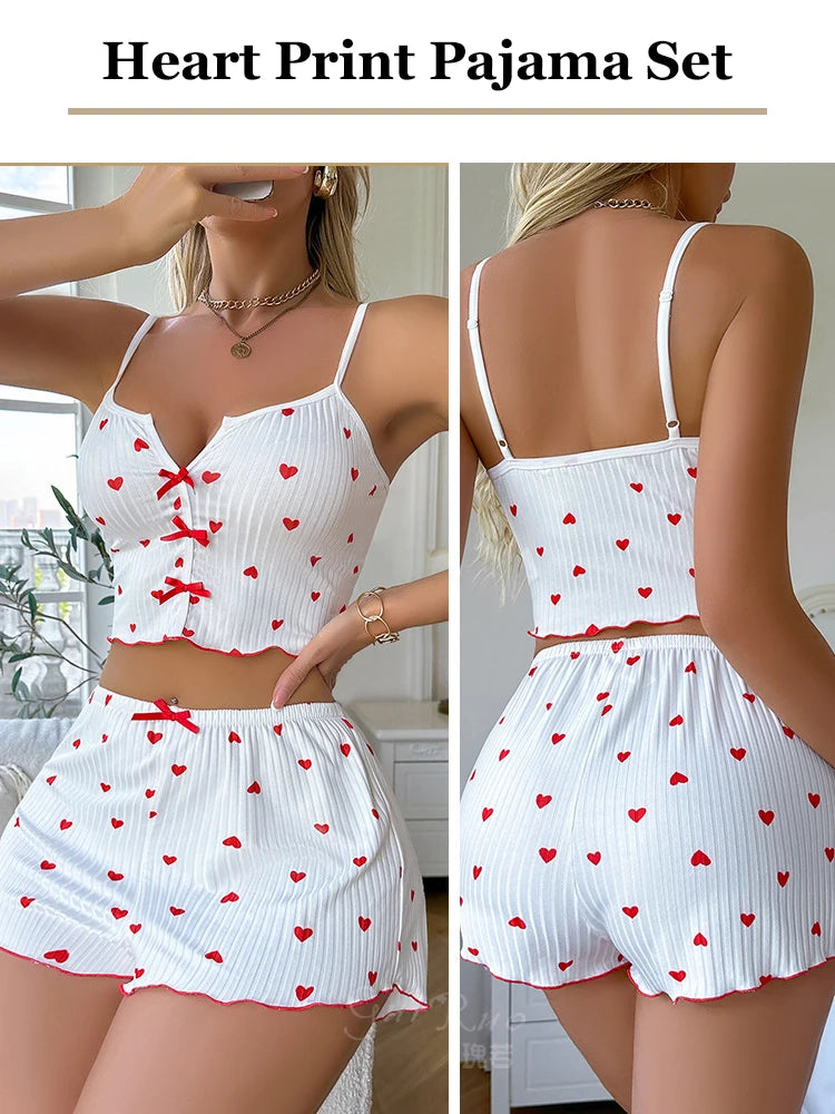 Pijama de tirantes y pantalón corto con estampado de corazones