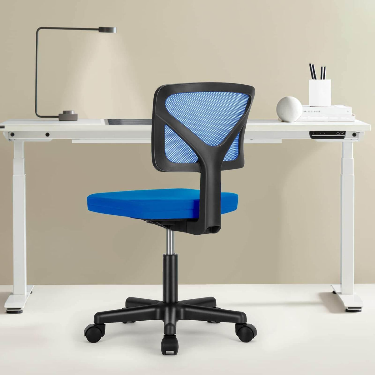 Silla de oficina de malla sin brazos — azul